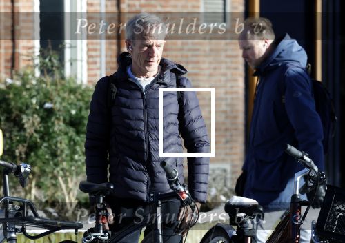 Amsterdam 6 januari 2026
Jaap Jongbloed vertrekt bij zijn sportschool op de fiets naar huis .