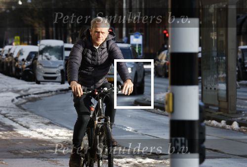 Amsterdam 6 januari 2026
Jaap Jongbloed vertrekt bij zijn sportschool op de fiets naar huis .