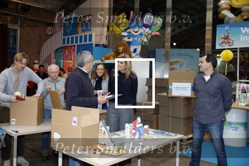 Rotterdam 15 januari 2026
Koningin Maxima bezoekt stichting jarige Job en pakt samen met de andere vrijwilligers de miljoenste doos / box in .