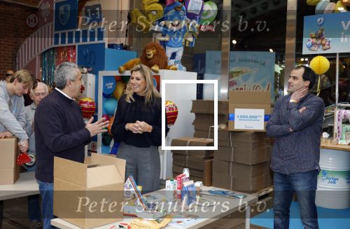Rotterdam 15 januari 2026
Koningin Maxima bezoekt stichting jarige Job en pakt samen met de andere vrijwilligers de miljoenste doos / box in .
