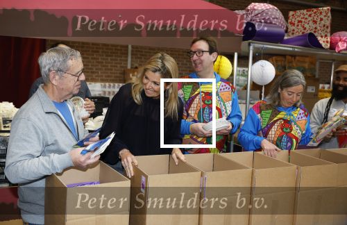 Rotterdam 15 januari 2026
Koningin Maxima bezoekt stichting jarige Job en pakt samen met de andere vrijwilligers de miljoenste doos / box in .