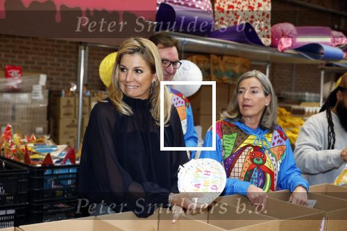 Rotterdam 15 januari 2026
Koningin Maxima bezoekt stichting jarige Job en pakt samen met de andere vrijwilligers de miljoenste doos / box in .
