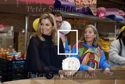 Rotterdam 15 januari 2026
Koningin Maxima bezoekt stichting jarige Job en pakt samen met de andere vrijwilligers de miljoenste doos / box in .