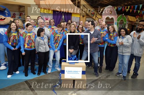 Rotterdam 15 januari 2026
Koningin Maxima bezoekt stichting jarige Job en pakt samen met de andere vrijwilligers de miljoenste doos / box in .