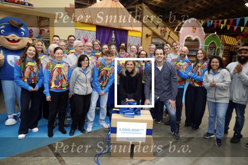 Rotterdam 15 januari 2026
Koningin Maxima bezoekt stichting jarige Job en pakt samen met de andere vrijwilligers de miljoenste doos / box in .