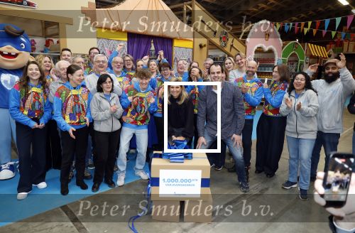 Rotterdam 15 januari 2026
Koningin Maxima bezoekt stichting jarige Job en pakt samen met de andere vrijwilligers de miljoenste doos / box in .