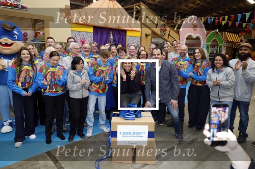Rotterdam 15 januari 2026
Koningin Maxima bezoekt stichting jarige Job en pakt samen met de andere vrijwilligers de miljoenste doos / box in .