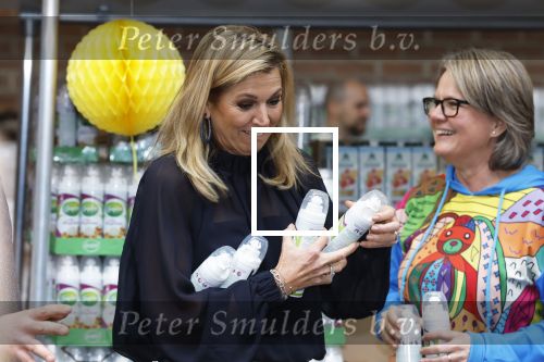 Rotterdam 15 januari 2026
Koningin Maxima bezoekt stichting jarige Job en pakt samen met de andere vrijwilligers de miljoenste doos / box in .