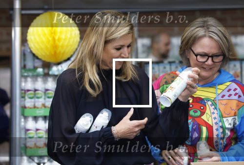 Rotterdam 15 januari 2026
Koningin Maxima bezoekt stichting jarige Job en pakt samen met de andere vrijwilligers de miljoenste doos / box in .