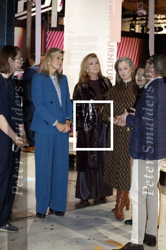 Eindhoven 26 oktober 2023
Koningin Maxima op bezok bij de dutch design week in Eindhoven . Maxima had haar goede vriendin Mariska Dietz mee genomen . Mariska Heeft paleis huis Den Bosch ingericht .