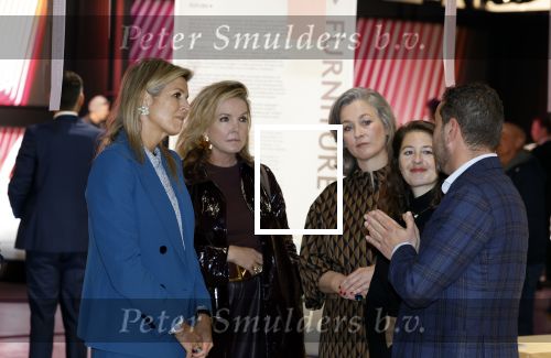 Eindhoven 26 oktober 2023
Koningin Maxima op bezok bij de dutch design week in Eindhoven . Maxima had haar goede vriendin Mariska Dietz mee genomen . Mariska Heeft paleis huis Den Bosch ingericht .