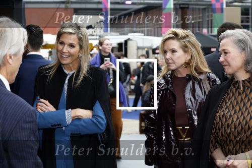 Eindhoven 26 oktober 2023
Koningin Maxima op bezok bij de dutch design week in Eindhoven . Maxima had haar goede vriendin Mariska Dietz mee genomen . Mariska Heeft paleis huis Den Bosch ingericht .