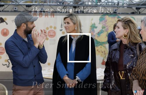 Eindhoven 26 oktober 2023
Koningin Maxima op bezok bij de dutch design week in Eindhoven . Maxima had haar goede vriendin Mariska Dietz mee genomen . Mariska Heeft paleis huis Den Bosch ingericht .