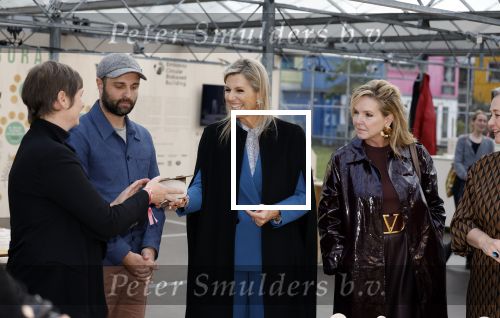 Eindhoven 26 oktober 2023
Koningin Maxima op bezok bij de dutch design week in Eindhoven . Maxima had haar goede vriendin Mariska Dietz mee genomen . Mariska Heeft paleis huis Den Bosch ingericht .