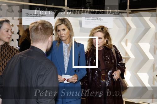 Eindhoven 26 oktober 2023
Koningin Maxima op bezok bij de dutch design week in Eindhoven . Maxima had haar goede vriendin Mariska Dietz mee genomen . Mariska Heeft paleis huis Den Bosch ingericht .