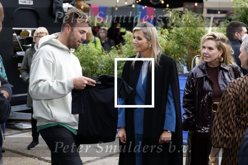 Eindhoven 26 oktober 2023
Koningin Maxima op bezok bij de dutch design week in Eindhoven . Maxima had haar goede vriendin Mariska Dietz mee genomen . Mariska Heeft paleis huis Den Bosch ingericht . Jochem Goedhals