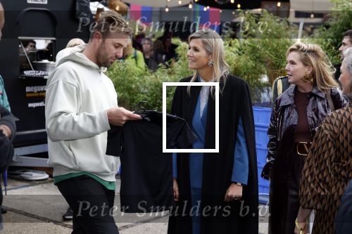 Eindhoven 26 oktober 2023
Koningin Maxima op bezok bij de dutch design week in Eindhoven . Maxima had haar goede vriendin Mariska Dietz mee genomen . Mariska Heeft paleis huis Den Bosch ingericht . Jochem Goedhals
