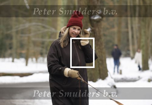Huizen 11 januari 2026
Linda de Mol en haar partner Jeroen Rietbergen laten in een koud Huizen hun twee honden uit . Ze zijn beide warm aangekleed .