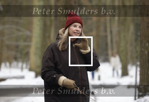Huizen 11 januari 2026
Linda de Mol en haar partner Jeroen Rietbergen laten in een koud Huizen hun twee honden uit . Ze zijn beide warm aangekleed .
