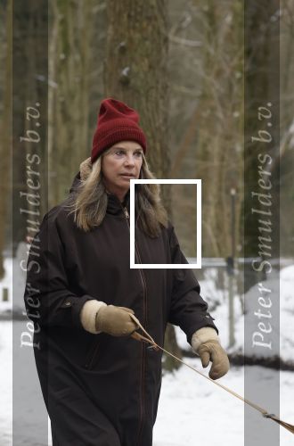 Huizen 11 januari 2026
Linda de Mol en haar partner Jeroen Rietbergen laten in een koud Huizen hun twee honden uit . Ze zijn beide warm aangekleed .
