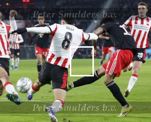 Eindhoven, 28 Januari 2026
Laatste wedstrijd in voorronde Champions League
PSV-Bayern Munchen, eindstand 1-2
Luis Diaz in duel met Sergino Dest
