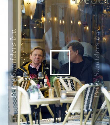 Amsterdam 29 december 2025
Michiel v Erp met (een) vriend  op terras in Amsterdam zuid.