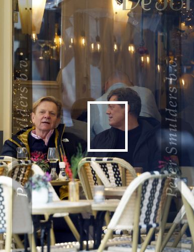 Amsterdam 29 december 2025
Michiel v Erp met (een) vriend  op terras in Amsterdam zuid.