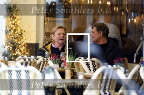 Amsterdam 29 december 2025
Michiel v Erp met (een) vriend  op terras in Amsterdam zuid.