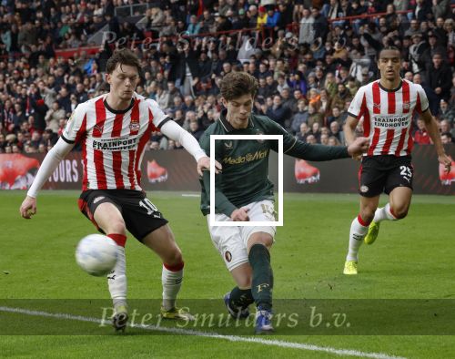 Eindhoven, 1 Februari 2026
Kompetitiewedstrijd PSV-Feyenoord, eindstand 3-0
Paul Wanner in duel Jordan Bos