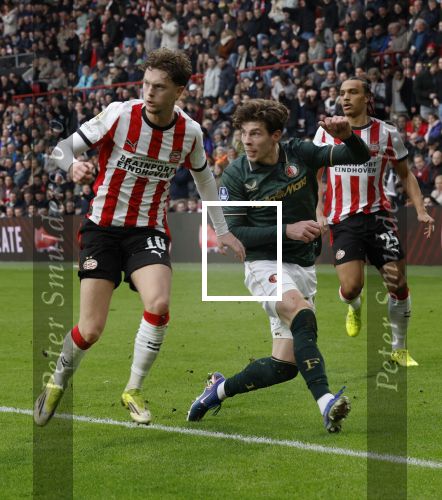Eindhoven, 1 Februari 2026
Kompetitiewedstrijd PSV-Feyenoord, eindstand 3-0
Paul Wanner in duel Jordan Bos
