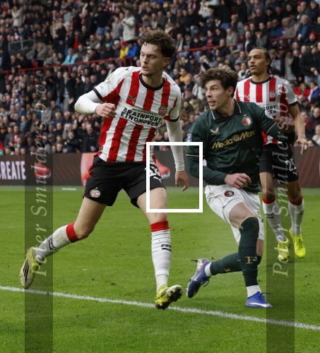 Eindhoven, 1 Februari 2026
Kompetitiewedstrijd PSV-Feyenoord, eindstand 3-0
Paul Wanner in duel Jordan Bos