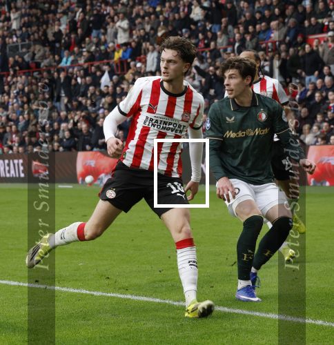 Eindhoven, 1 Februari 2026
Kompetitiewedstrijd PSV-Feyenoord, eindstand 3-0
Paul Wanner in duel Jordan Bos