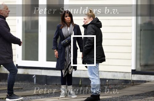 Vinkeveen 19 januari 2026
Rachel Hazes kroijgt de sleutels terug van haar huis in Vinkeveen . Marieke v Beek verloor rechtszaak en moet uit het huis . Rachel kwam samen met een makelaar