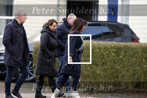 Vinkeveen 19 januari 2026
Rachel Hazes kroijgt de sleutels terug van haar huis in Vinkeveen . Marieke v Beek verloor rechtszaak en moet uit het huis . Rachel kwam samen met een makelaar