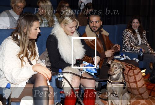 Amsterdam 6 januari 2025
Premiere Hond en ik in het vondelparkpaviljoen . Roxanne Kwant kwam met haar vriend