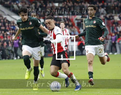 Eindhoven, 1 Februari 2026
Kompetitiewedstrijd PSV-Feyenoord, eindstand 3-0
Sergino Dest in duel met Anel Ahmedhodzic