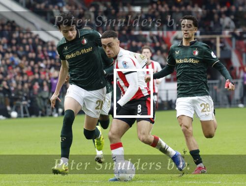 Eindhoven, 1 Februari 2026
Kompetitiewedstrijd PSV-Feyenoord, eindstand 3-0
Sergino Dest in duel met Anel Ahmedhodzic