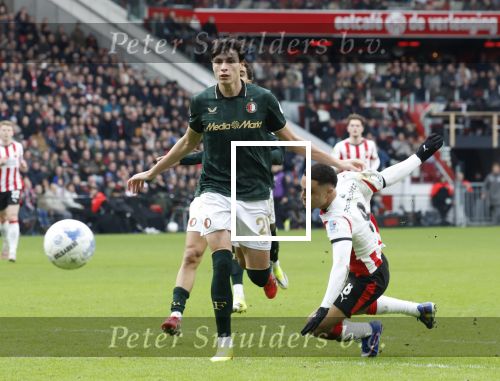 Eindhoven, 1 Februari 2026
Kompetitiewedstrijd PSV-Feyenoord, eindstand 3-0
Sergino Dest in duel met Anel Ahmedhodzic