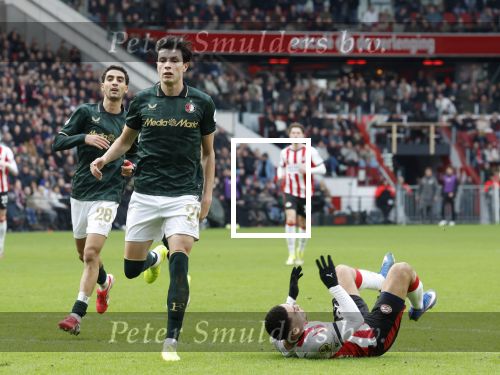 Eindhoven, 1 Februari 2026
Kompetitiewedstrijd PSV-Feyenoord, eindstand 3-0
Sergino Dest in duel met Anel Ahmedhodzic