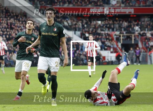 Eindhoven, 1 Februari 2026
Kompetitiewedstrijd PSV-Feyenoord, eindstand 3-0
Sergino Dest in duel met Anel Ahmedhodzic
