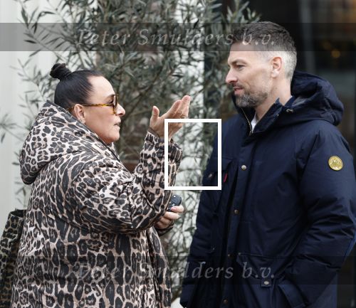 Abcoude 19 januari 2026
Trijntje Oosterhuis in gesprek op straat in Abcoude