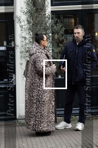 Abcoude 19 januari 2026
Trijntje Oosterhuis in gesprek op straat in Abcoude