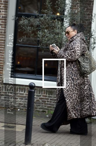 Abcoude 19 januari 2026
Trijntje Oosterhuis in gesprek op straat in Abcoude