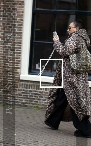 Abcoude 19 januari 2026
Trijntje Oosterhuis in gesprek op straat in Abcoude