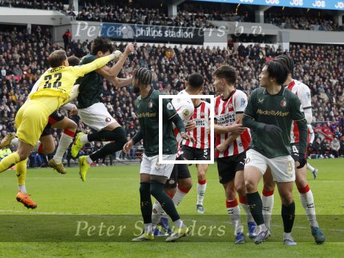 Eindhoven, 1 Februari 2026
Kompetitiewedstrijd PSV-Feyenoord, eindstand 3-0
yase Ueda Anel Ahmedhodzic Jeramiah St. Juste Guus Til  Esmir Bajraktarevic Ismael Saibari en Ivan Perisic Timon Wellenreuther