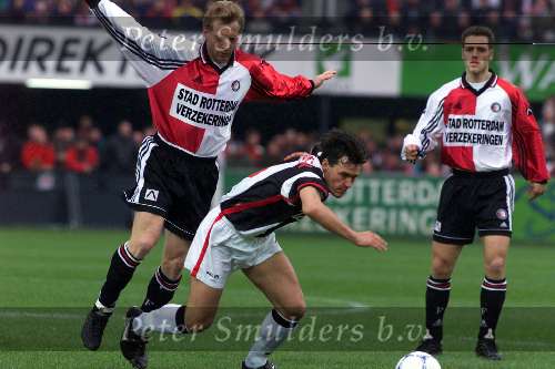 21 Februari 1999
Feyenoord-PSV 3-1
Chris v d Weerden  wordt op de huid gezeten door Peter v Vossen