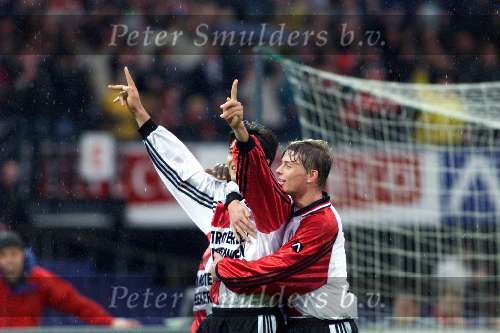 21 Februari 1999
Blijdschap bij Cruz en Jon Dahl Tomasson