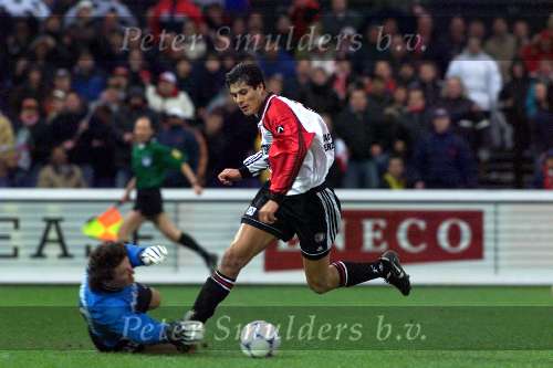 21 Februari 1999
Ronald Waterreus haalt Cruz onderuit en krijgt de rode kaart alsmede een penalty tegen.
Feyenoord-PSV 3-1