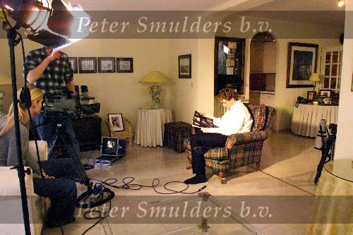 Edwin Smulders wachtend op TV-opnames bestemd voor het programma wie denken ze wel dat ze zijn.
Eindhoven, 16 februari 1999