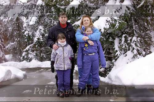 Fergie Furgusson met haar man Prins Andrew en hun kinderen 1999